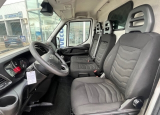 Furgoneta de ocasión, 
IVECO Daily,
Modelo  35S15V de 16m3,
Año 2015 con 207.792km.  Precio 14.900€ reacondicionada, sin garantía.