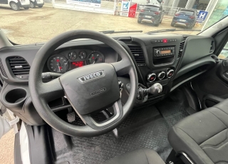 Furgoneta de ocasión, 
IVECO Daily,
Modelo  35S15V de 16m3,
Año 2015 con 207.792km.  Precio 14.900€ reacondicionada, sin garantía.