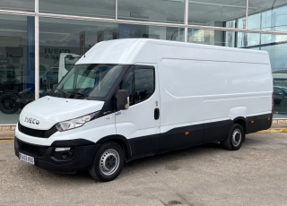Furgoneta de ocasión, 
IVECO Daily,
Modelo  35S15V de 16m3,
Año 2015 con 207.792km.  Precio 14.900€ reacondicionada, sin garantía.