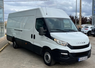 Furgoneta de ocasión, 
IVECO Daily,
Modelo  35S15V de 16m3,
Año 2015 con 207.792km.  Precio 14.900€ reacondicionada, sin garantía.