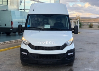 Furgón de ocasión IVECO Daily 35S15V , 150cv de 16m3, del año 2015, con 107.177km, con climatizador, radio cd, elevalunas eléctricos, zona de carga protegida en el suelo y paredes.
Con garantía de 12 meses de cadena