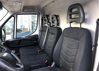 Furgón de ocasión IVECO Daily 35S15V , 150cv de 16m3, del año 2015, con 107.177km, con climatizador, radio cd, elevalunas eléctricos, zona de carga protegida en el suelo y paredes.
Con garantía de 12 meses de cadena