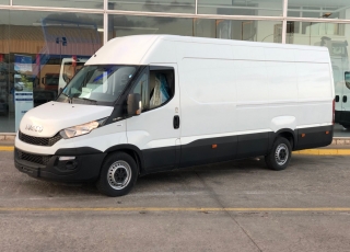 Furgón de ocasión IVECO Daily 35S15V , 150cv de 16m3, del año 2015, con 108.450km, con climatizador, radio cd, elevalunas eléctricos, zona de carga protegida en el suelo y paredes.
Con garantía de 12 meses de cadena cinemática.