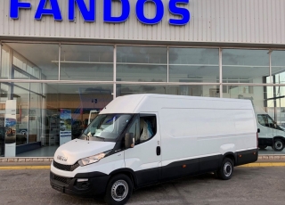 Furgón de ocasión IVECO Daily 35S15V , 150cv de 16m3, del año 2015, con 108.450km, con climatizador, radio cd, elevalunas eléctricos, zona de carga protegida en el suelo y paredes.
Con garantía de 12 meses de cadena cinemática.