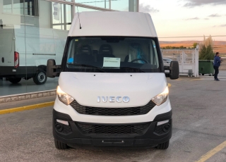 Furgón de ocasión IVECO Daily 35S15V , 150cv de 16m3, del año 2015, con 108.450km, con climatizador, radio cd, elevalunas eléctricos, zona de carga protegida en el suelo y paredes.
Con garantía de 12 meses de cadena cinemática.