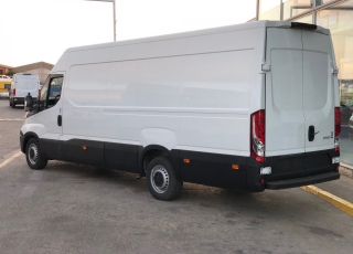Used Van IVECO Daily 35S15V of 16m3, year 2015, with 108.450km.