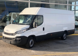 Furgón de ocasión IVECO Daily 35S15V , 150cv de 16m3, del año 2015, con 96.840km, con climatizador, radio cd, elevalunas eléctricos, zona de carga protegida en el suelo y paredes.
Con garantía de 12 meses de cadena cinemática.