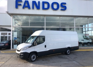 Furgón de ocasión IVECO Daily 35S15V , 150cv de 16m3, del año 2015, con 96.840km, con climatizador, radio cd, elevalunas eléctricos, zona de carga protegida en el suelo y paredes.
Con garantía de 12 meses de cadena cinemática.