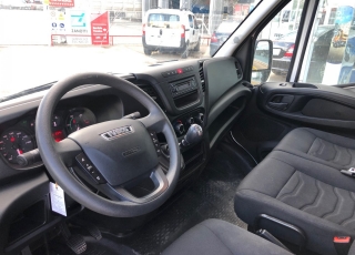 Furgón de ocasión IVECO Daily 35S15V , 150cv de 16m3, del año 2015, con 96.840km, con climatizador, radio cd, elevalunas eléctricos, zona de carga protegida en el suelo y paredes.
Con garantía de 12 meses de cadena cinemática.