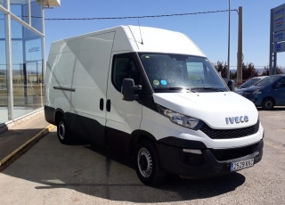 Used Van IVECO Daily 35S15V of 12m3, year 2015, with 137.462km.