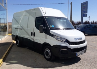 Used Van IVECO Daily 35S15V of 12m3, year 2015, with 143.400km.