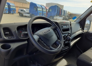Used Van IVECO Daily 35S15V of 12m3, year 2015, with 145.731km.
