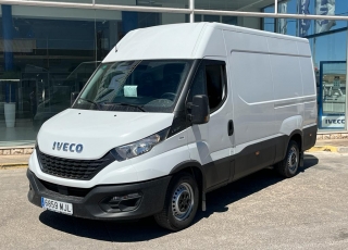 Furgoneta nueva, 
IVECO ,
Modelo  35S16 de 12m3, 160cv
Con cambio manual 6 velocidades.  vehiculo con tan solo 75072KM
dispone de 1 año de garantia oficial