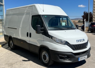 Furgoneta nueva, 
IVECO ,
Modelo  35S16 de 12m3, 160cv
Con cambio manual 6 velocidades.  vehiculo con tan solo 75072KM
dispone de 1 año de garantia oficial