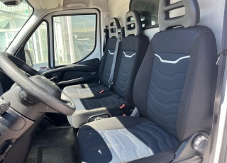 Furgoneta nueva, 
IVECO ,
Modelo  35S16 de 12m3, 160cv
Con cambio manual 6 velocidades.  vehiculo con tan solo 75072KM
dispone de 1 año de garantia oficial