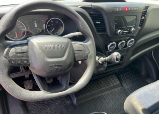 Furgoneta nueva, 
IVECO ,
Modelo  35S16 de 12m3, 160cv
Con cambio manual 6 velocidades.  vehiculo con tan solo 75072KM
dispone de 1 año de garantia oficial