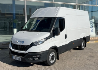 Furgoneta nueva, 
IVECO ,
Modelo  35S16 de 12m3, 160cv
Con cambio manual 6 velocidades.  vehiculo con tan solo 78388KM
dispone de 1 año de garantia oficial
