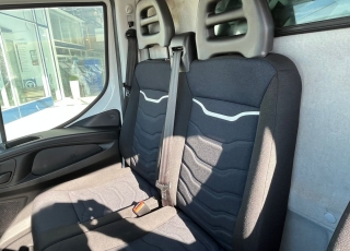 Furgoneta nueva, 
IVECO ,
Modelo  35S16 de 12m3, 160cv
Con cambio manual 6 velocidades.  vehiculo con tan solo 78388KM
dispone de 1 año de garantia oficial
