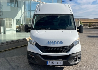 Furgoneta nueva, 
IVECO ,
Modelo  35S16 de 12m3, 160cv
Con cambio manual 6 velocidades.  vehiculo con tan solo 78388KM
dispone de 1 año de garantia oficial