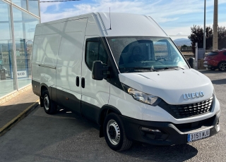Furgoneta nueva, 
IVECO ,
Modelo  35S16 de 12m3, 160cv
Con cambio manual 6 velocidades.  vehiculo con tan solo 78388KM
dispone de 1 año de garantia oficial