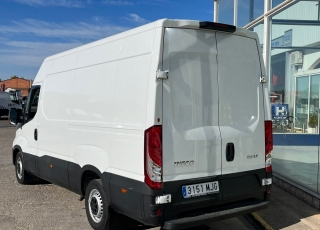 Furgoneta nueva, 
IVECO ,
Modelo  35S16 de 12m3, 160cv
Con cambio manual 6 velocidades.  vehiculo con tan solo 78388KM
dispone de 1 año de garantia oficial