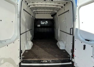 Furgoneta nueva, 
IVECO ,
Modelo  35S16 de 12m3, 160cv
Con cambio manual 6 velocidades.  vehiculo con tan solo 78388KM
dispone de 1 año de garantia oficial