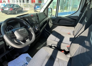 Furgoneta nueva, 
IVECO ,
Modelo  35S16 de 12m3, 160cv
Con cambio manual 6 velocidades.  vehiculo con tan solo 78388KM
dispone de 1 año de garantia oficial