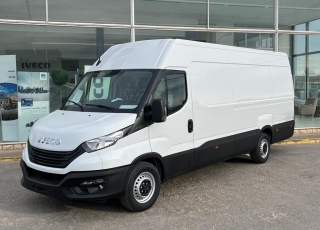 Furgoneta nueva, 
IVECO ,
Modelo  35S16 de 16m3, 160cv
Con cambio manual 6 velocidades.