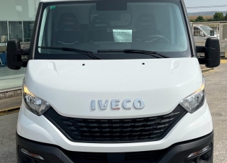 Furgoneta nueva, 
IVECO ,
Modelo  35S16 de 16m3, 160cv
Con cambio manual 6 velocidades.  vehiculo con tan solo 123078
dispone de 1 año de garantia oficial