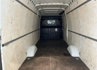 Furgoneta nueva, 
IVECO ,
Modelo  35S16 de 16m3, 160cv
Con cambio manual 6 velocidades.  vehiculo con tan solo 123078
dispone de 1 año de garantia oficial
