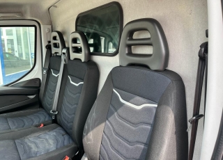 Furgoneta nueva, 
IVECO ,
Modelo  35S16 de 16m3, 160cv
Con cambio manual 6 velocidades.  vehiculo con tan solo 123078
dispone de 1 año de garantia oficial