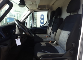 Furgoneta de ocasión, 
IVECO Daily,
Modelo  35S16A8V de 12m3,
Año 2017 con 200.652km.  Precio 18.600€ reacondicionada, sin garantía.
