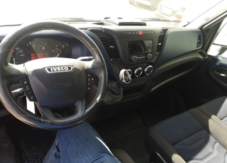 Furgoneta de ocasión, 
IVECO Daily,
Modelo  35S16A8V de 12m3,
Año 2017 con 200.652km.  Precio 18.600€ reacondicionada, sin garantía.