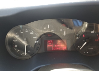 Furgoneta de ocasión, 
IVECO Daily,
Modelo  35S16A8V de 12m3,
Año 2017 con 200.652km.  Precio 18.600€ reacondicionada, sin garantía.