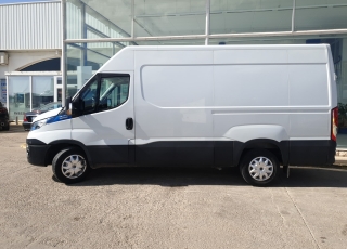 Furgoneta de ocasión, 
IVECO Daily,
Modelo  35S16A8V de 12m3,
Año 2017 con 200.652km.  Precio 18.600€ reacondicionada, sin garantía.