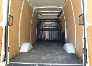 Furgoneta de ocasión, 
IVECO Daily,
Modelo  35S16A8V de 12m3,
Año 2017 con 200.652km.  Precio 18.600€ reacondicionada, sin garantía.