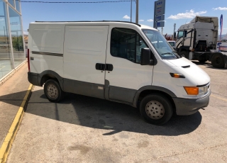 Used Van IVECO Daily 35S9 of 7m3, year 2002 with 200.678km.