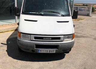Used Van IVECO Daily 35S9 of 7m3, year 2002 with 200.678km.