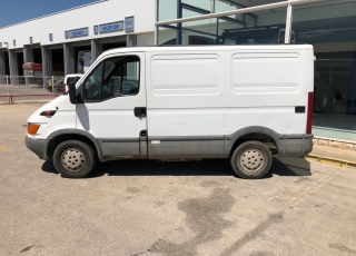 Used Van IVECO Daily 35S9 of 7m3, year 2002 with 200.678km.