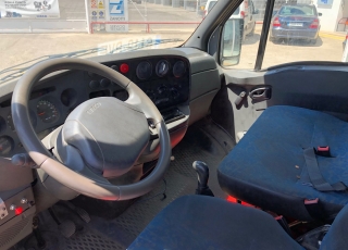 Used Van IVECO Daily 35S9 of 7m3, year 2002 with 200.678km.