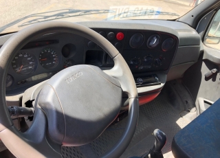 Used Van IVECO Daily 35S9 of 7m3, year 2002 with 200.678km.