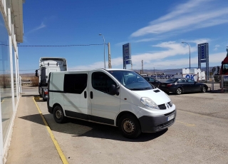 Used Van Renault Trafic  of 6 seats, year 2007 with 346.389km with hook.