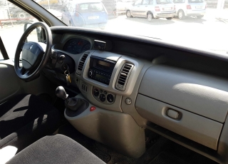 Used Van Renault Trafic  of 6 seats, year 2007 with 346.389km with hook.
