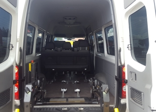 Furgoneta  Volkswagen Crafter, matriculada el 14/04/2014 con 90.000km. De 9 plazas y plataforma para acceso de minusvalidos.
Posibilidad de diferentes combinaciones de asientos y plazas para sillas.
6+2PMRSR o 6+1PMRSR eléctrica o 4+4PMRSR o 4+2PMRSR+ 1 PMRSR electrica o 2+6PMRSR o 2+1PMRSR+2PMRSR eléctricas