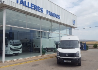 Furgoneta  Volkswagen Crafter, matriculada el 14/04/2014 con 90.000km. De 9 plazas y plataforma para acceso de minusvalidos.
Posibilidad de diferentes combinaciones de asientos y plazas para sillas.
6+2PMRSR o 6+1PMRSR eléctrica o 4+4PMRSR o 4+2PMRSR+ 1 PMRSR electrica o 2+6PMRSR o 2+1PMRSR+2PMRSR eléctricas