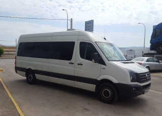 Furgoneta  Volkswagen Crafter, matriculada el 14/04/2014 con 90.000km. De 9 plazas y plataforma para acceso de minusvalidos.
Posibilidad de diferentes combinaciones de asientos y plazas para sillas.
6+2PMRSR o 6+1PMRSR eléctrica o 4+4PMRSR o 4+2PMRSR+ 1 PMRSR electrica o 2+6PMRSR o 2+1PMRSR+2PMRSR eléctricas