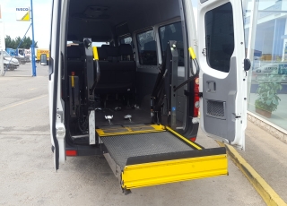 Furgoneta  Volkswagen Crafter, matriculada el 14/04/2014 con 90.000km. De 9 plazas y plataforma para acceso de minusvalidos.
Posibilidad de diferentes combinaciones de asientos y plazas para sillas.
6+2PMRSR o 6+1PMRSR eléctrica o 4+4PMRSR o 4+2PMRSR+ 1 PMRSR electrica o 2+6PMRSR o 2+1PMRSR+2PMRSR eléctricas