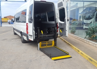 Furgoneta  Volkswagen Crafter, matriculada el 14/04/2014 con 90.000km. De 9 plazas y plataforma para acceso de minusvalidos.
Posibilidad de diferentes combinaciones de asientos y plazas para sillas.
6+2PMRSR o 6+1PMRSR eléctrica o 4+4PMRSR o 4+2PMRSR+ 1 PMRSR electrica o 2+6PMRSR o 2+1PMRSR+2PMRSR eléctricas