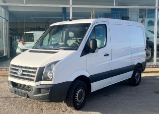 Furgoneta de ocasión, 
VOLKSWAGEN CRAFTER 30-50,
Año 2016 con 179.700km.  Precio 17.500€ reacondicionada sin garantía.