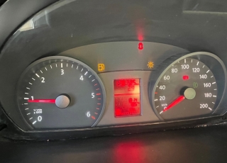 Furgoneta de ocasión, 
VOLKSWAGEN CRAFTER 30-50,
Año 2016 con 179.700km.  Precio 17.500€ reacondicionada sin garantía.